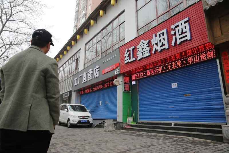  吴向东公开关注烟酒店困境；白酒流通格局迎来深刻调整；从业者期待线上线下和谐共存。 股票财经 吴向东公开关注烟酒店困境；白酒流通格局迎来深刻调整；从业者期待线上线下和谐共存。 股票财经