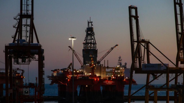  被困海峡的油轮：一场资本市场关于避险的生存实验 股票财经 被困海峡的油轮：一场资本市场关于避险的生存实验 股票财经