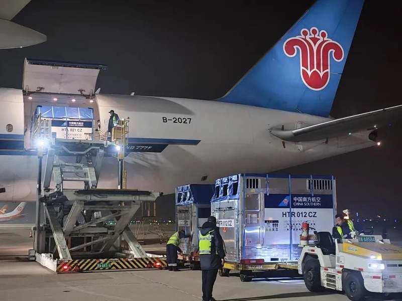  【技术突破】南航折叠马厩首秀：70匹进口赛马如何实现11小时跨国直航 新闻 【技术突破】南航折叠马厩首秀：70匹进口赛马如何实现11小时跨国直航 新闻