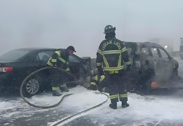  【深度复盘】从流量狂欢到信任崩塌：跨界车企的营销泡沫与品质价值回归 汽车科技