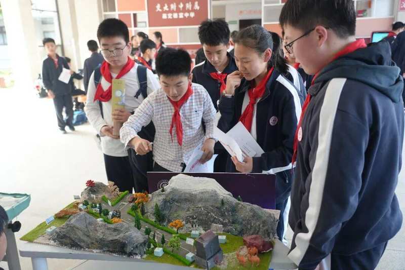  当课堂穿越千年：这群孩子用一天时间，与历史来了一场深度对话 教育招生